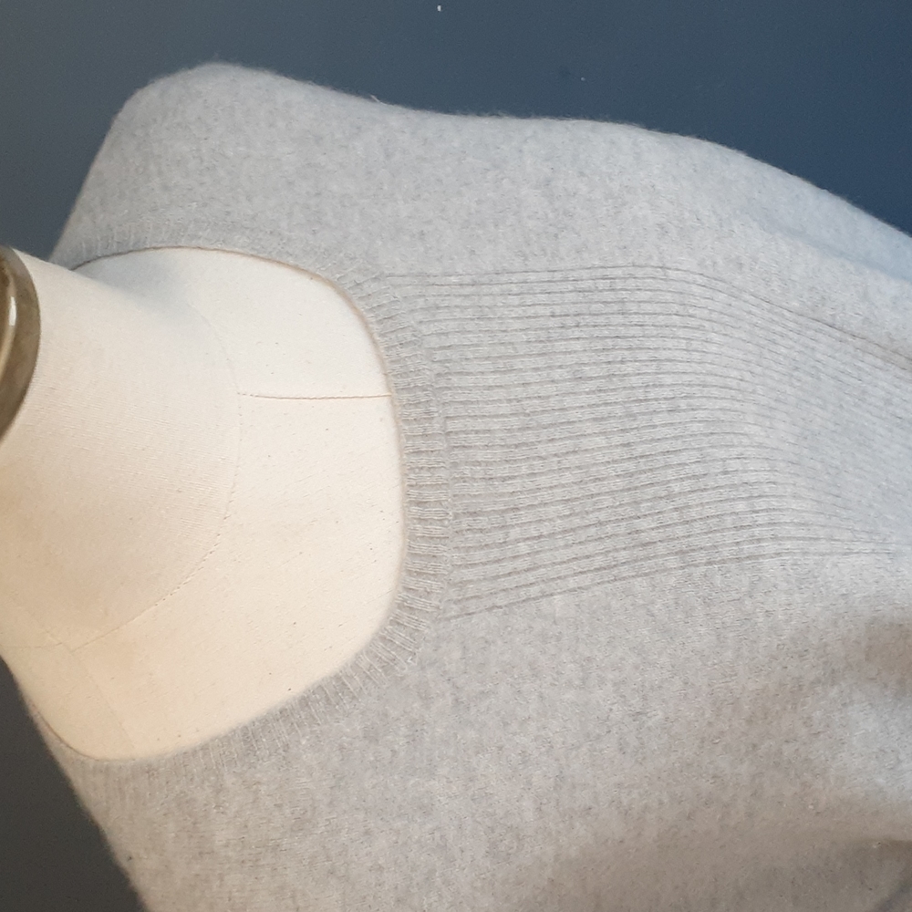 Casmear  sweater size…L - Picture 10 of 15